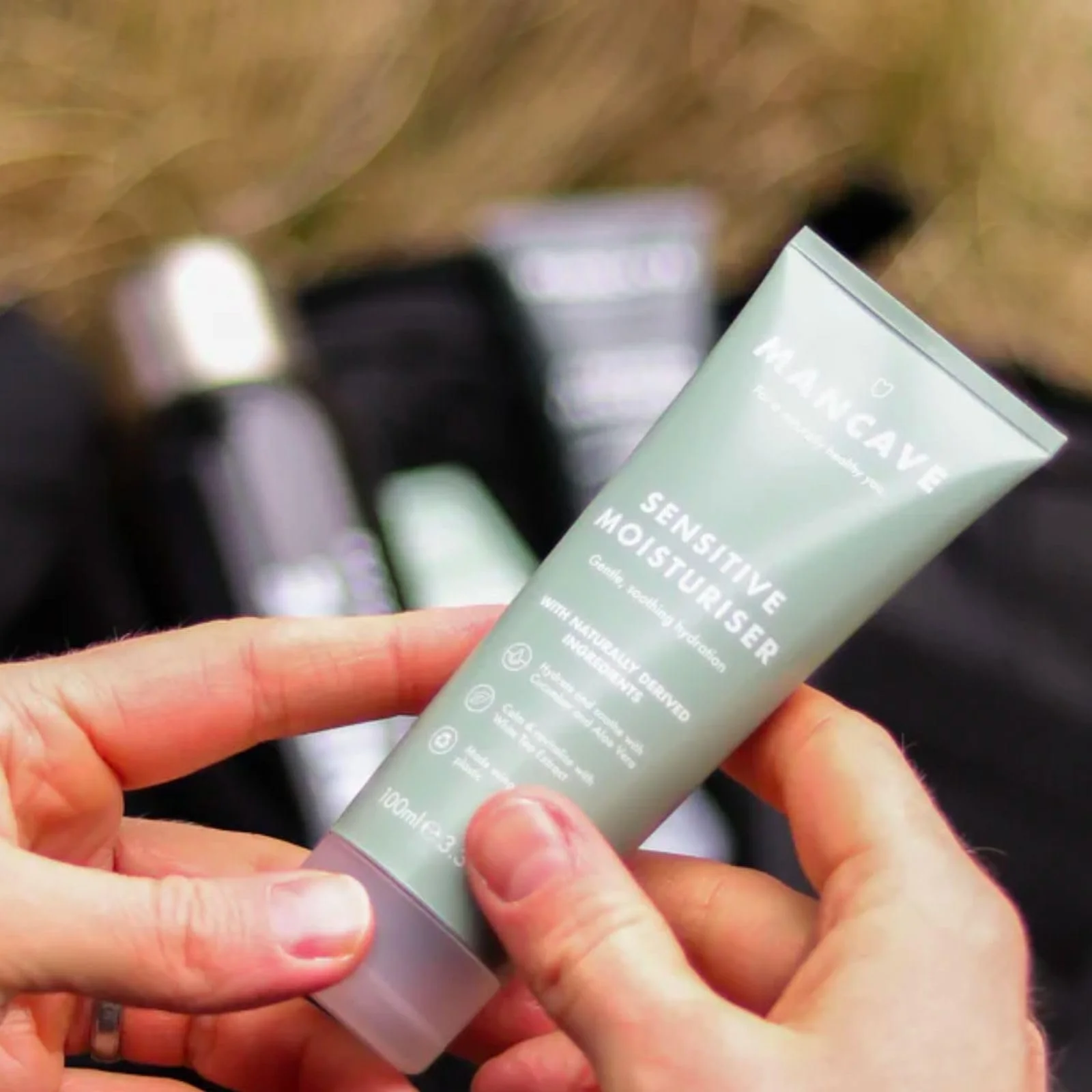 Зволожувальний крем ManCave Sensitive 100 ml Intensive Care Aloe Vera & Shea Butter Vegan, фото №4 Зволожувальний крем ManCave Sensitive 100 ml Intensive Care Aloe Vera & Shea Butter Vegan, фото №4