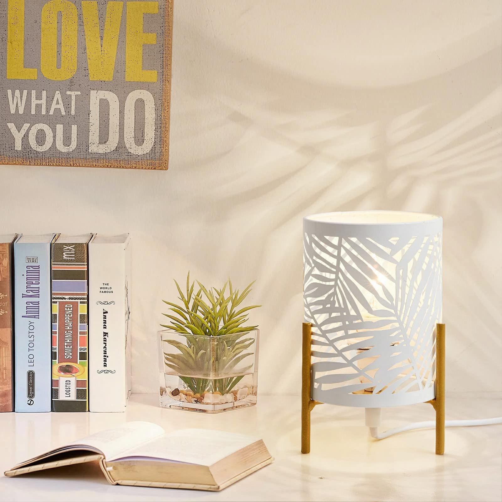 Декоративна настільна лампа OuXean Golden Tripod White Metal Lampshade E14 40 Вт, фото №2