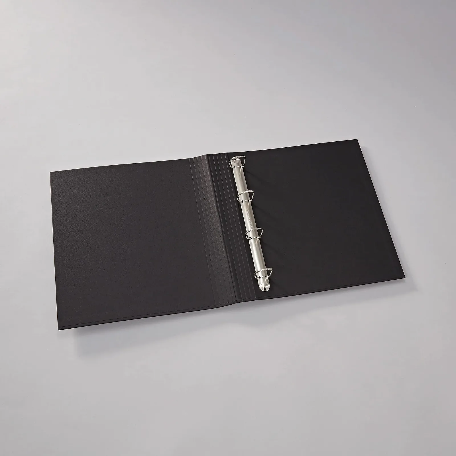 Фотоальбом Semikolon на 4 кольцах 29.5 x 32 см, обложка эфалин, черный, фото №3 Фотоальбом Semikolon на 4 кольцах 29.5 x 32 см, обложка эфалин, черный, фото №3