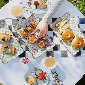 Ранер для столу Talking Tables Truly Alice in Wonderland Клітчастий Чорно-білий 200 x 30 см ціна на synthetic.ua - Фото 1 Ранер для столу Talking Tables Truly Alice in Wonderland Клітчастий Чорно-білий 200 x 30 см synthetic.ua - Фото 1