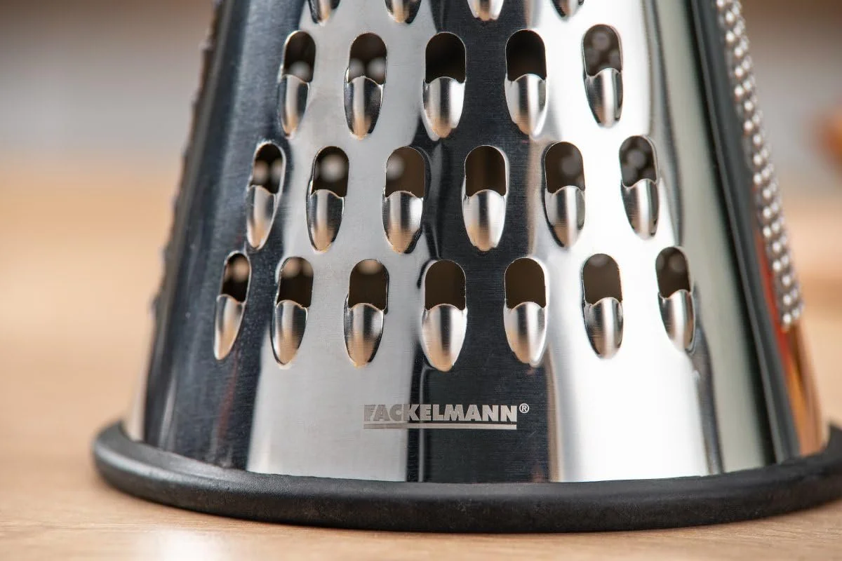 Терка Fackelmann 31036 для сиру та овочів, нержавіюча сталь, дерев'яна ручка, фото №6 Терка Fackelmann 31036 для сиру та овочів, нержавіюча сталь, дерев'яна ручка, фото №6