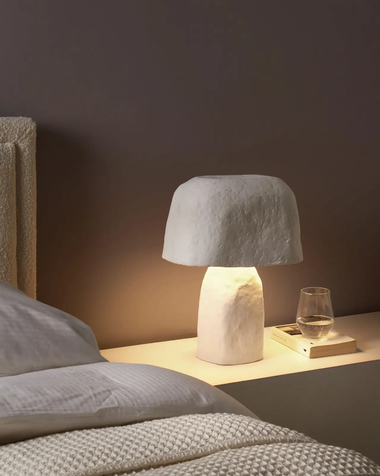 Настільна лампа Beliani Carrasco пап'є-маше ручної роботи біла, фото №2