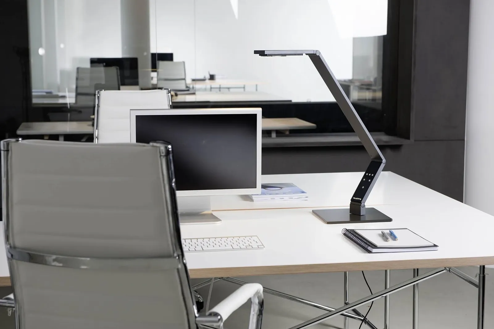 Настільна лампа Luctra Table Linear Base 920101 LED Біологічно ефективне світло З регулюванням яскравості Чорна, фото №4