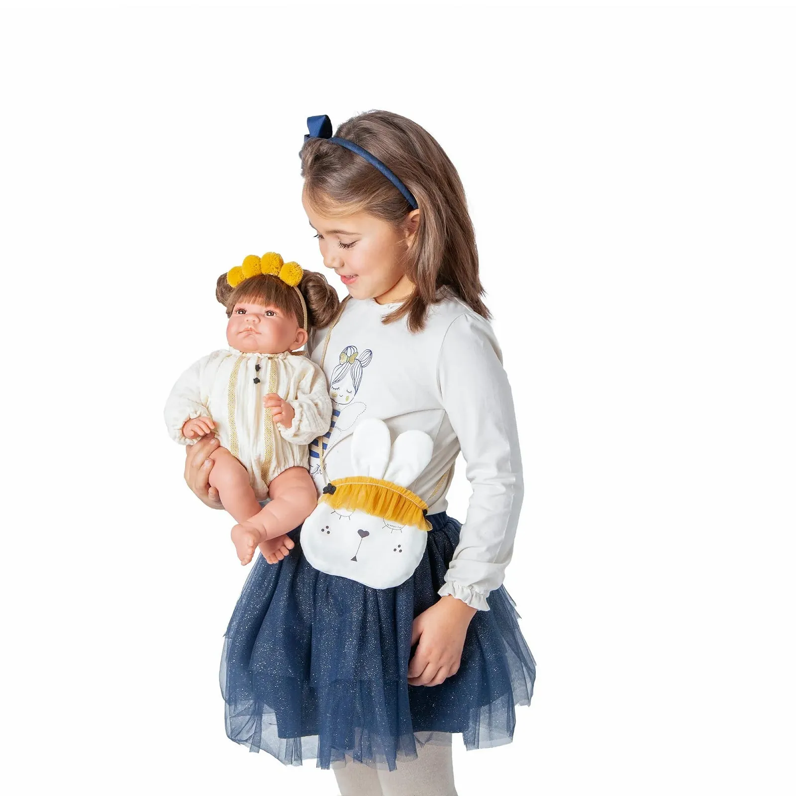 Кукла Antonio Juan Nica С хвостиками в ромпере и с аксессуарами Коллекция 2024 Подружка для прогулок 42 см Ref 33366, фото №4