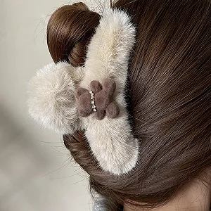 Заколка для волос Плюшевая с мишкой Бежевый цена на synthetic.ua - Фото 1 Заколка для волос Плюшевая с мишкой Бежевый synthetic.ua - Фото 1