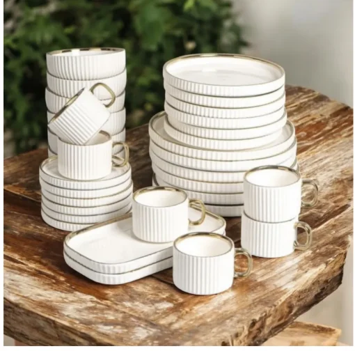 Сервиз столовый рифленый 32 предмета с золотой оконтовкой, фото №1