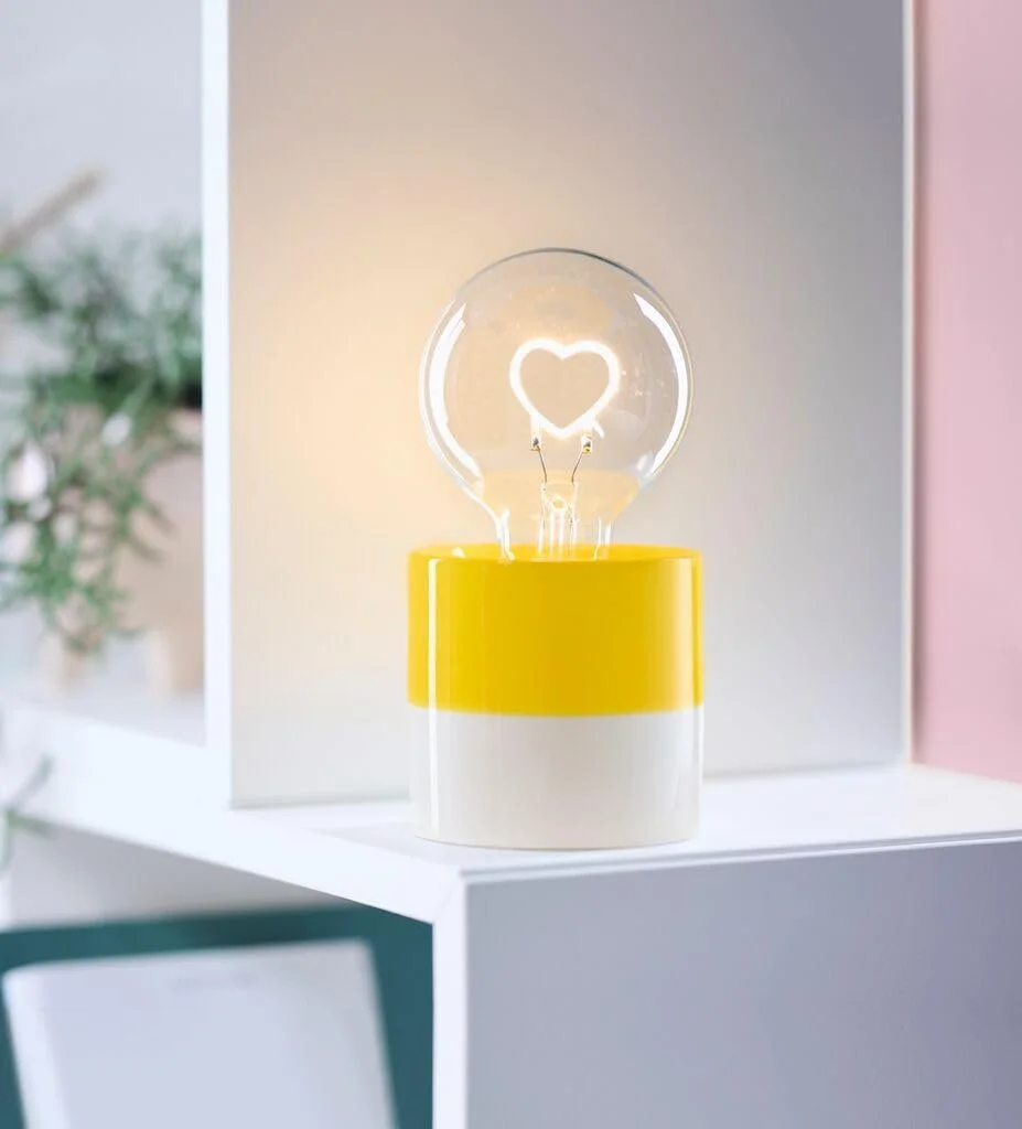 Світлодіодна декоративна лампа moses. Smile у формі лампочки із серцем на батарейках жовта, фото №3