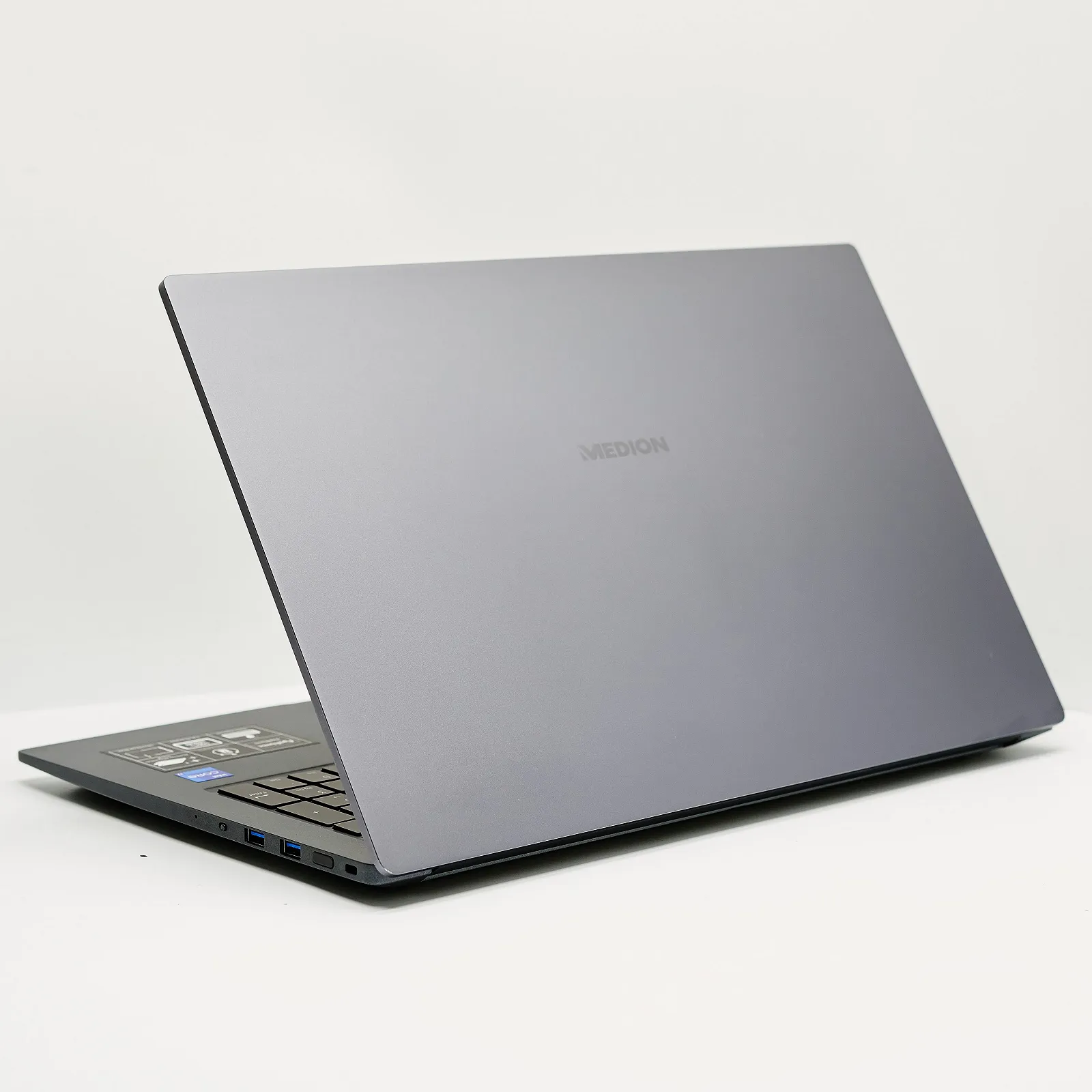 Ноутбук 17.3" Medion (Lenovo Group) Akoya P17619 Intel Core i7-13620H RAM 16 ГБ SSD 1 ТБ Nvidia GeForce MX550 Win11 (4576), фото №6