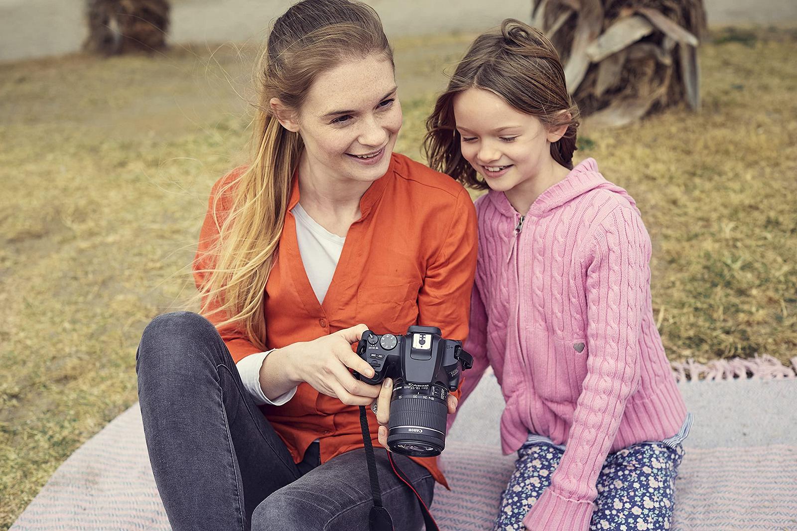 Фотокамера цифровая (DSLR) Canon EOS 250D APS-C с объективом EF-S 18-55mm F4-5.6 IS STM 24.1 мегапикселей, поворотный 3-дюймовый сенсорный ЖК-экран, видео 4K, Dual Pixel CMOS AF, Bluetooth - черный, фото №10