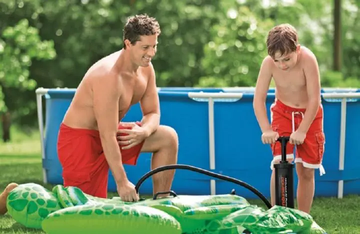 Универсальный ручной насос Intex 68615 с тремя насадками объем 3,3 л черный, фото №4