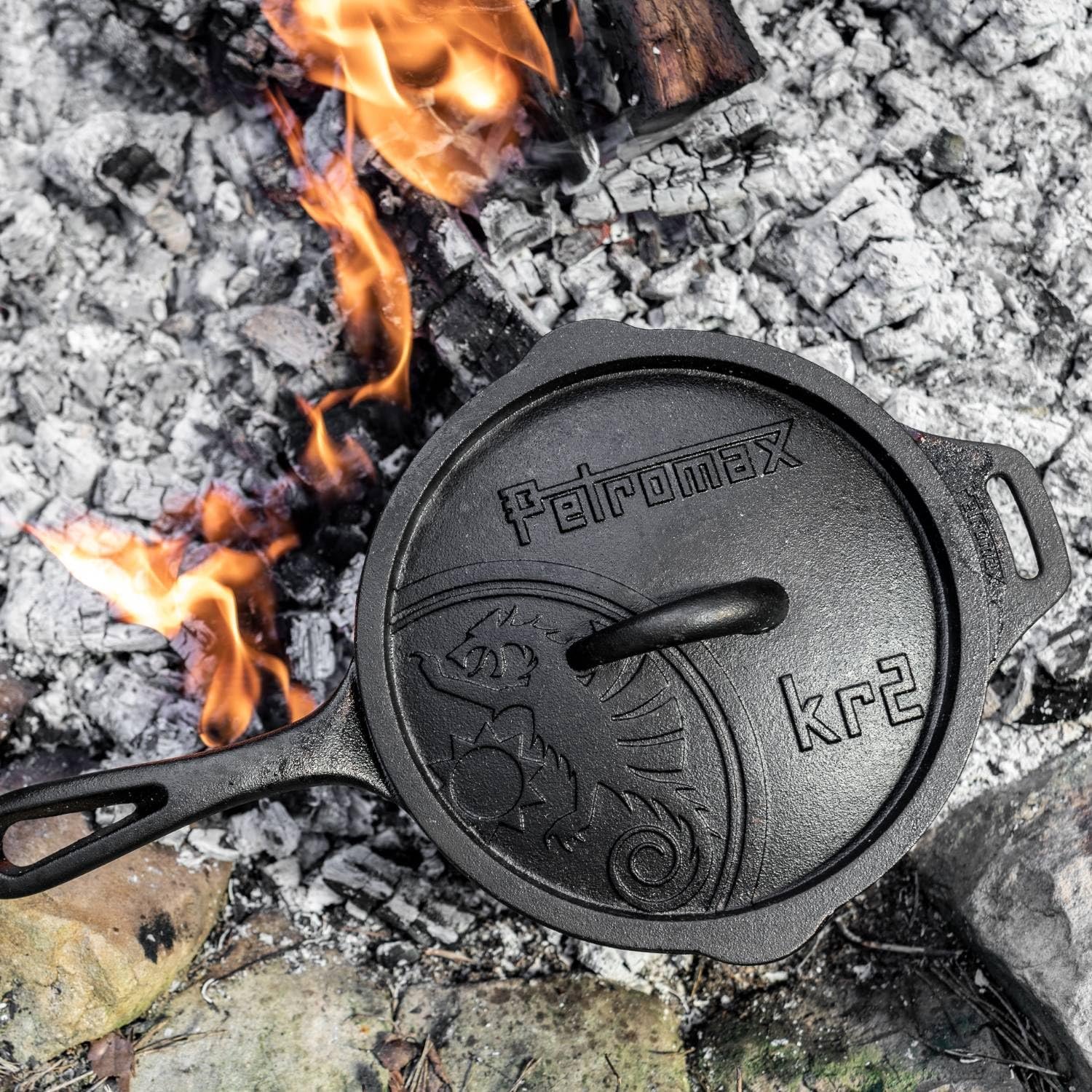 Кастрюля Petromax Чугунная с крышкой Для открытого огня и всех типов плит 2 л, фото №5