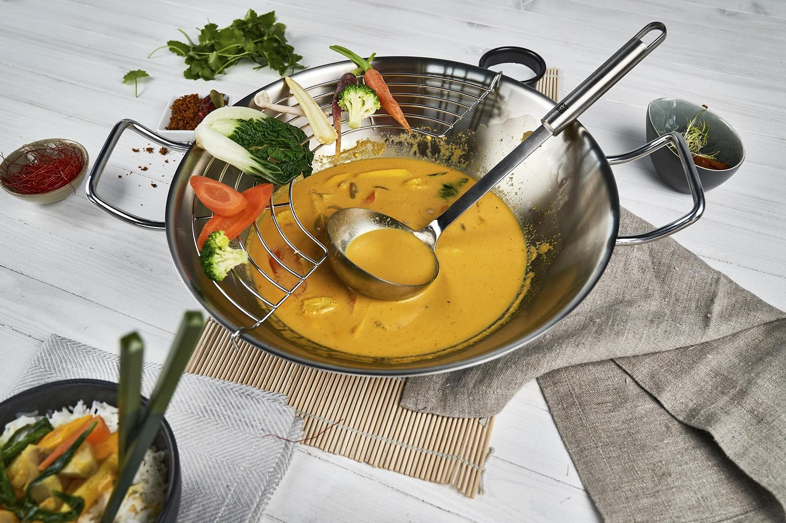 Сковорода-Wok Zwilling Plus 40992-332-0, нержавеющая сталь, диаметр 32 см, фото №5 Сковорода-Wok Zwilling Plus 40992-332-0, нержавеющая сталь, диаметр 32 см, фото №5