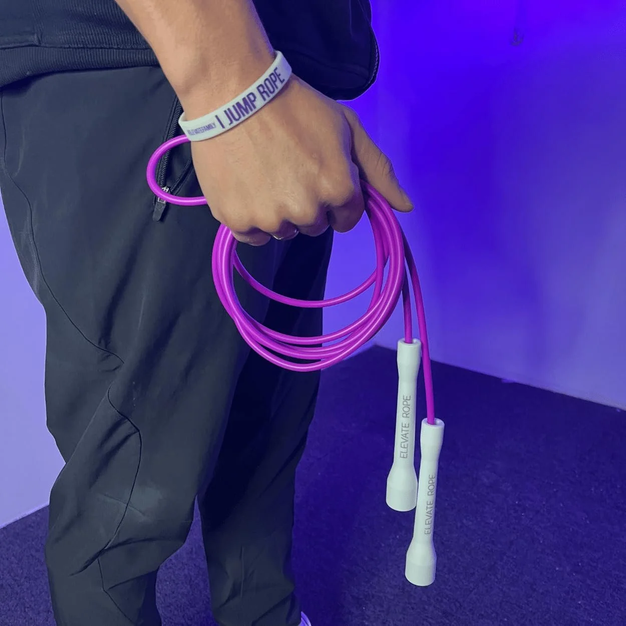 Скакалка Elevate Rope Professional Speed Rope Регульована 3 м 5 мм ПВХ з нейлоновим сердечником Фіолетова, фото №2 Скакалка Elevate Rope Professional Speed Rope Регульована 3 м 5 мм ПВХ з нейлоновим сердечником Фіолетова, фото №2