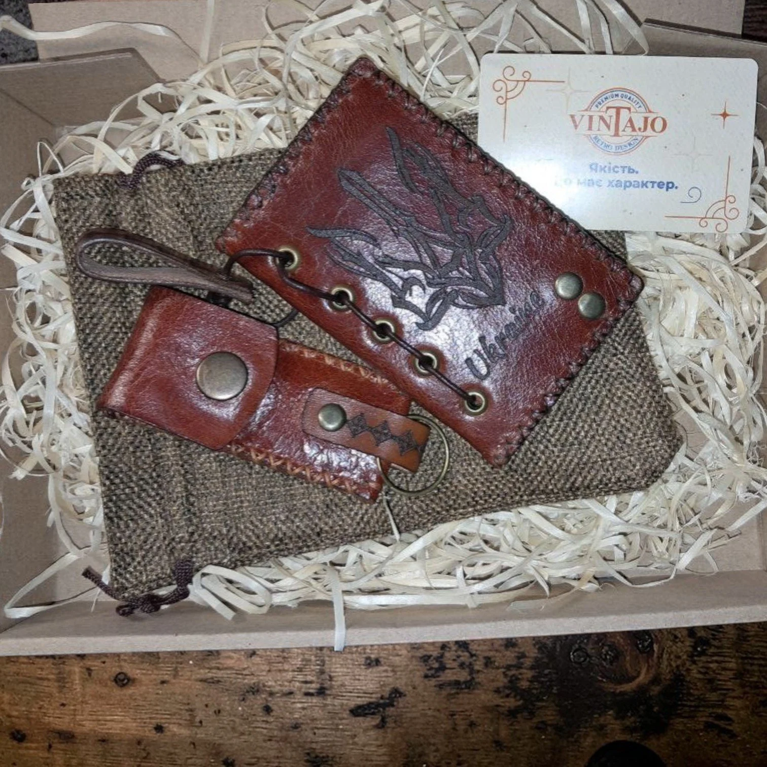 Подарунковий набір ручної роботи VINTAJO Картхолдер та Ключниця з натуральної шкіри цегляно-червоний, фото №4 Подарунковий набір ручної роботи VINTAJO Картхолдер та Ключниця з натуральної шкіри цегляно-червоний, фото №4