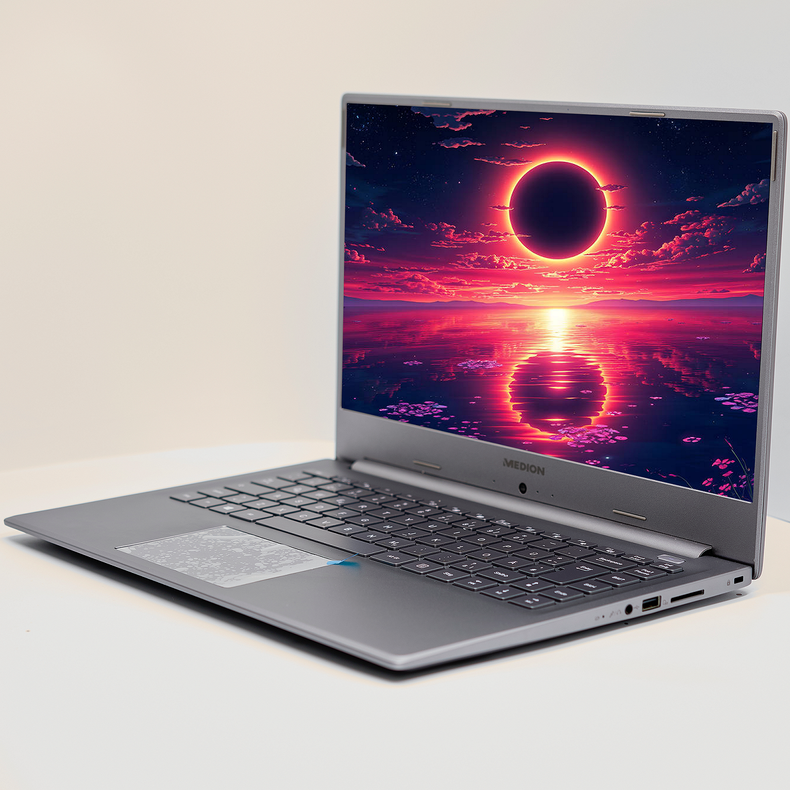 Ноутбук 15.6'' Medion (Lenovo Group) Akoya P15646 | Intel Core i5-8265U | IPS (1920x1080) FullHD | RAM 8 ГБ | SSD 512 ГБ | Nvidia GeForce MX250 | Intel UHD Graphics 620 | Металевий корпус | Win11 (4987), фото №3