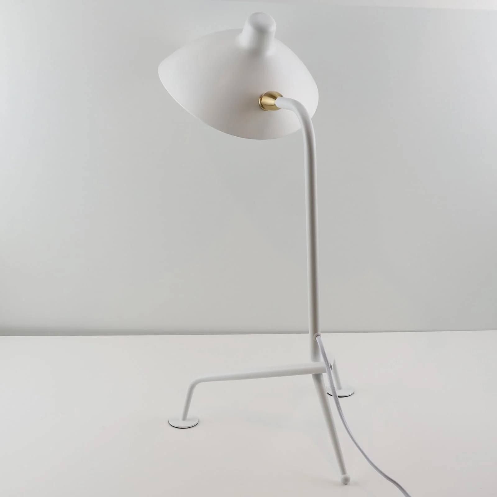 Настільна лампа Alpinaluz Nordica тринога з поворотним плафоном біла E27, фото №2