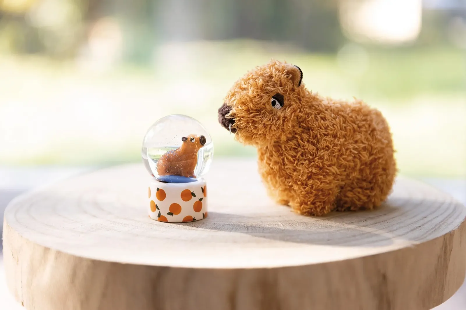 Куля, що трясеться NICI Capybara Happybara Коричнева Скляна сніжна куля, Кулька слюди, фото №3 Куля, що трясеться NICI Capybara Happybara Коричнева Скляна сніжна куля, Кулька слюди, фото №3