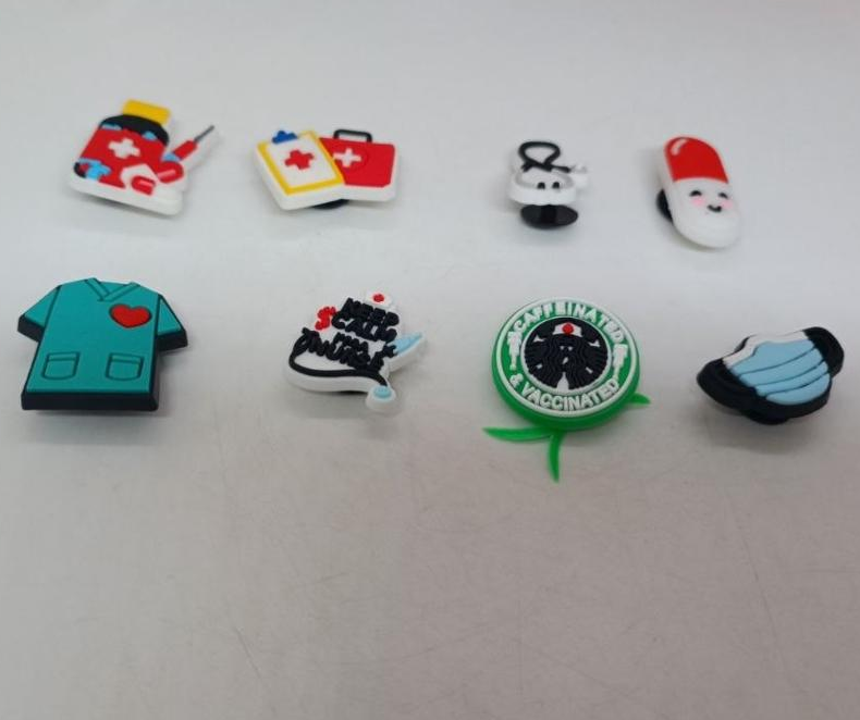 Набір джибітсів для кроксів 8 шт jibbitz crocs джибітси медицина, прикраси для кроксів лікарю, подарунок медсестрі, аксесуари для медичного взуття, джибітси маска, стетоскоп на крокси, набір джибітсів медик, декор для взуття стоматолога, фото №2