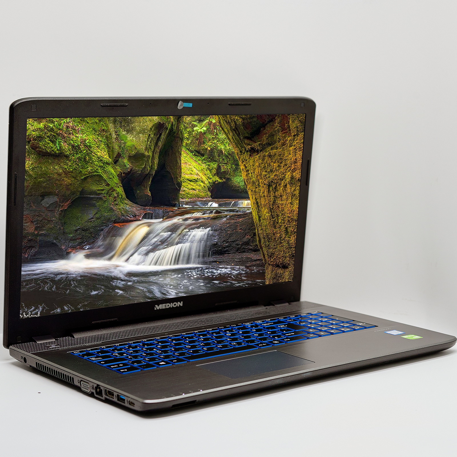 Ігровий ноутбук 17,3" Medion (Lenovo Group) Erazer P7643 Intel i5-6200U RAM 8 ГБ SSD 256 ГБ HDD 1 ТБ Nvidia GTX 950M б/в Win10 (4713), фото №4