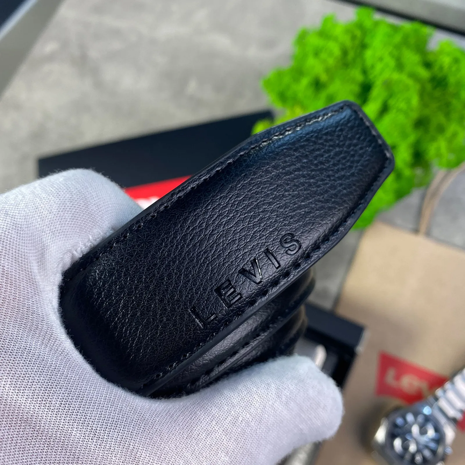 Подарунковий набір зі шкіряним ремнем Levis і двома змінними пряжками Левіс, фото №3 Подарунковий набір зі шкіряним ремнем Levis і двома змінними пряжками Левіс, фото №3