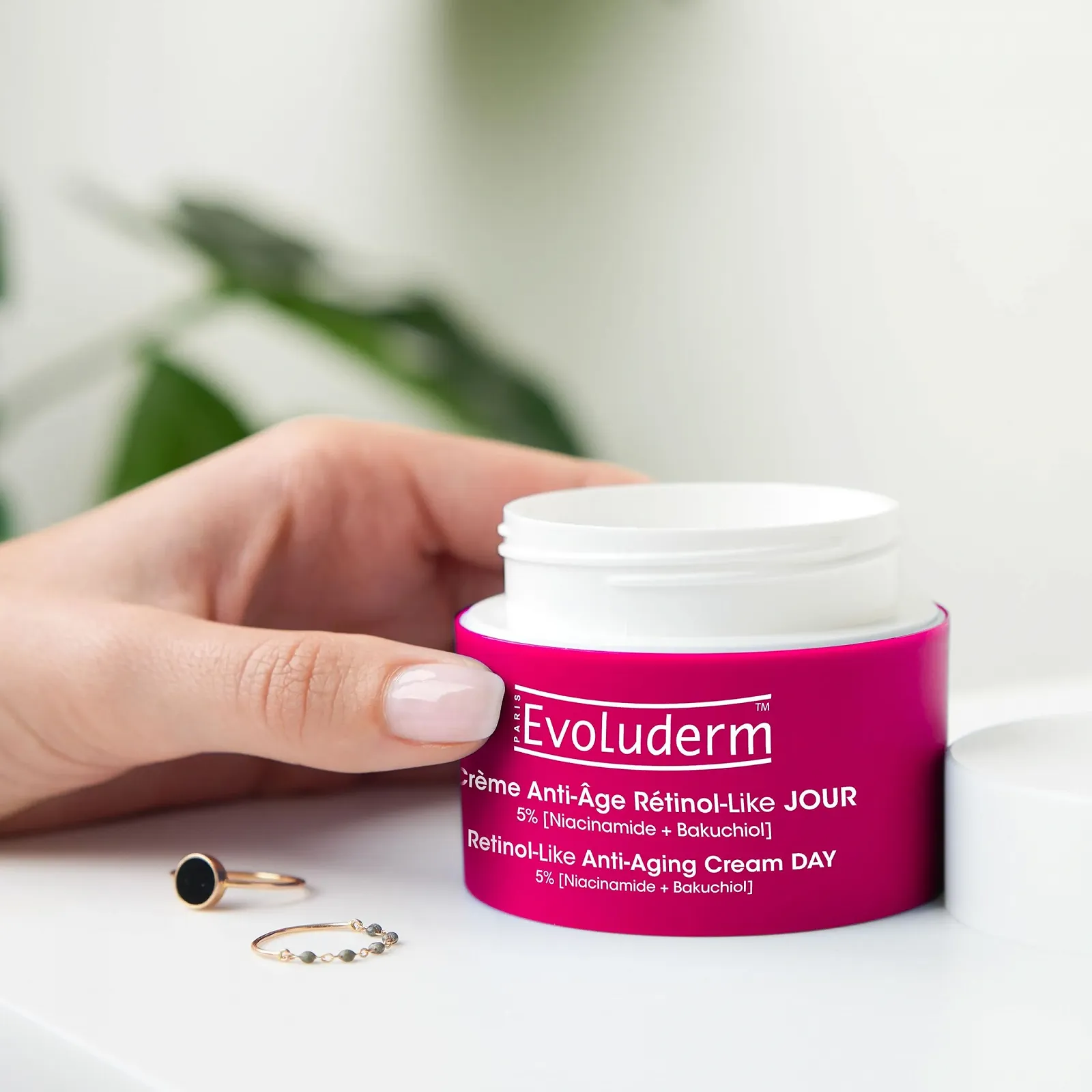 Денний антивіковий крем для обличчя EVOLUDERM Retinol-Like 96% натуральних інгредієнтів 2 x 50 мл, фото №2 Денний антивіковий крем для обличчя EVOLUDERM Retinol-Like 96% натуральних інгредієнтів 2 x 50 мл, фото №2