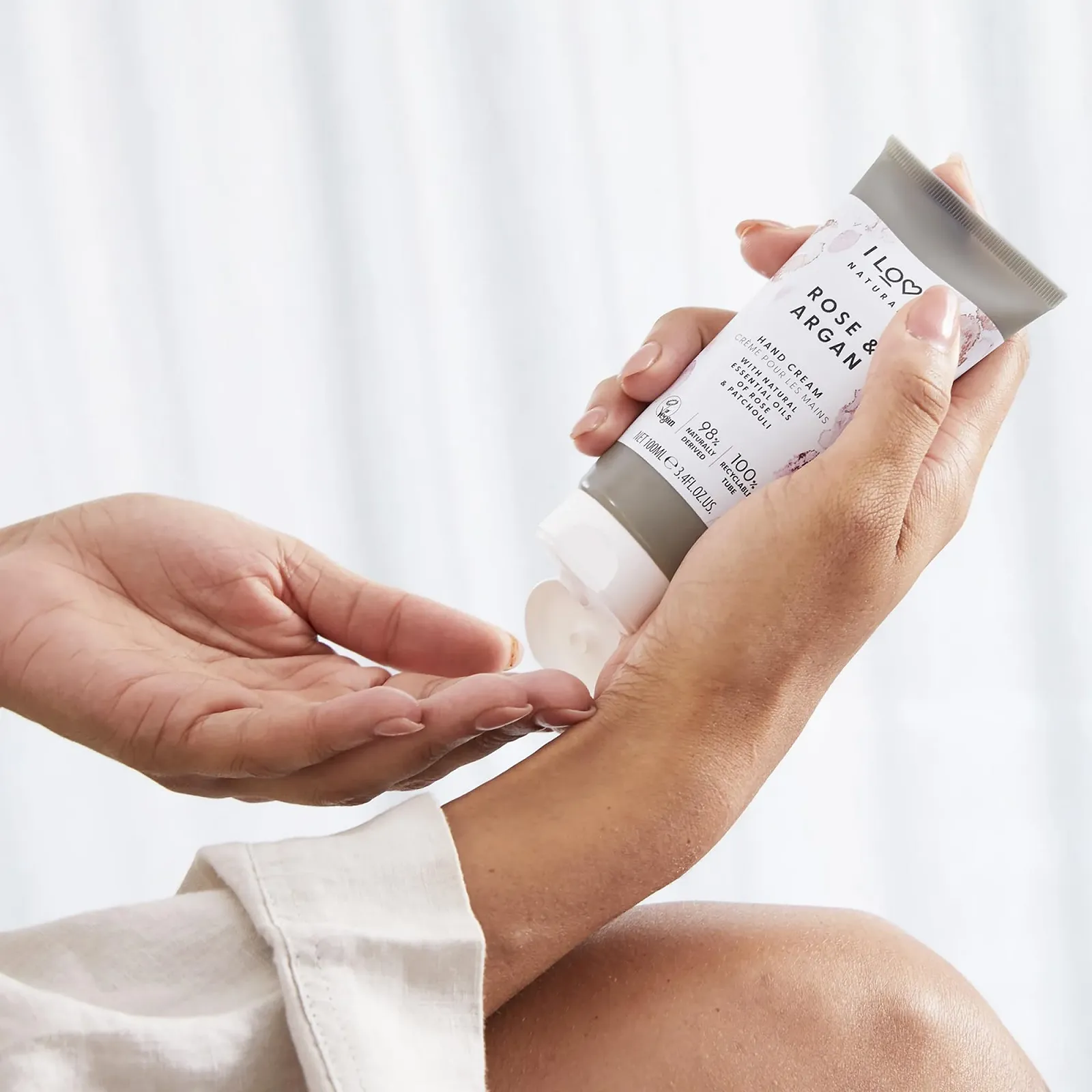 Лосьон для рук I LOVE Naturals Rose & Argan 100 мл Увлажняющий крем для рук для сухой кожи - с маслом ши и кокосовым маслом - веганский уход для гладких, мягких рук 100 мл, фото №3