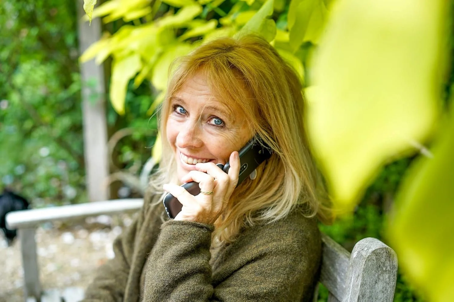 Телефон 2.8" Doro 7030 / 512Mb/4Gb / 4G / 2-SIM / Bluetooth 4.2 / FM / SD-слот / Камера 3Мп / 1350мАг / Ліхтарик / Кнопка SOS / Великі клавіші / DorOS / Англійська клавіатура / Сірий, фото №4