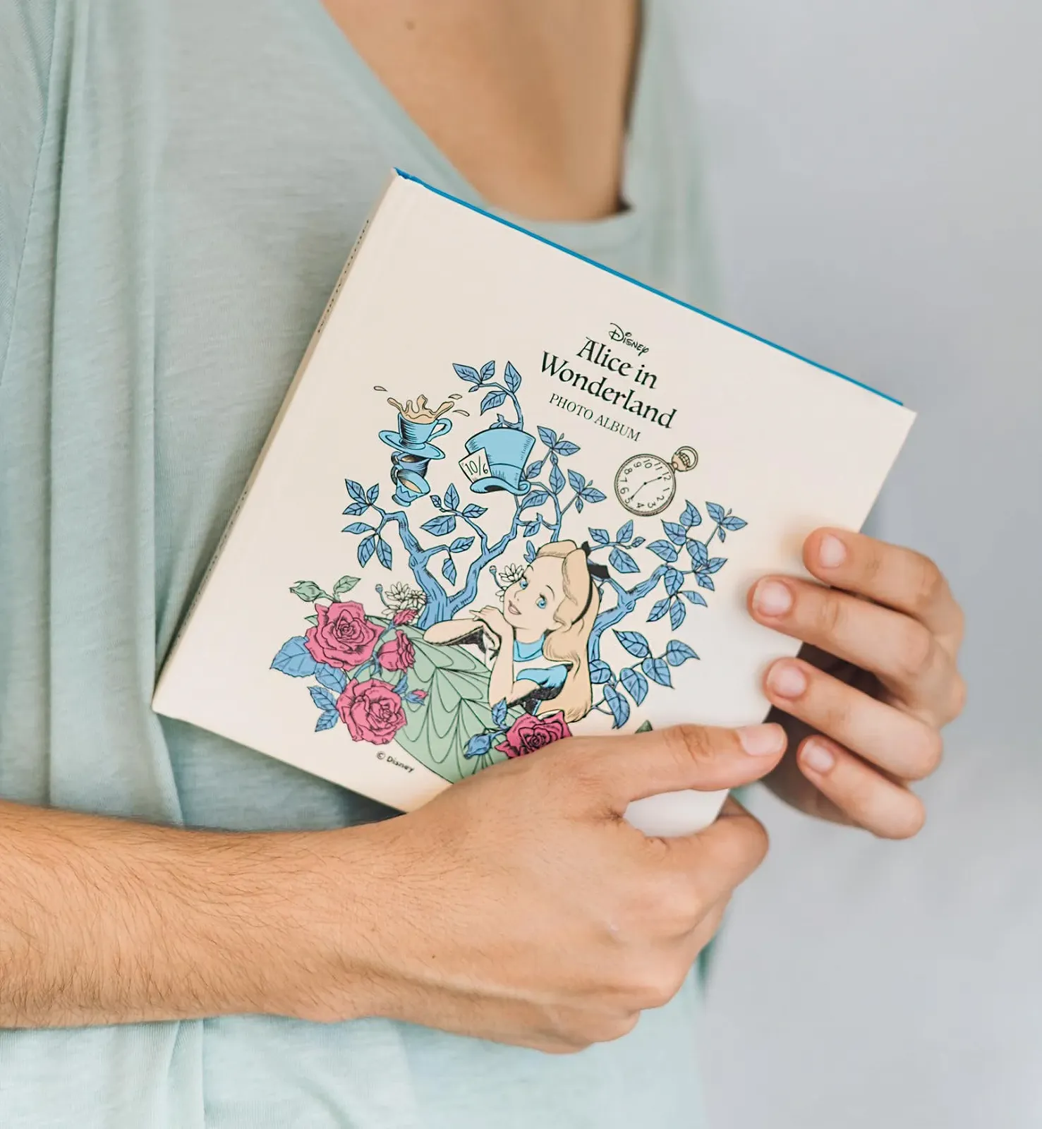 Фотоальбом Grupo Erik Disney Alice in Wonderland 16 x 16 см, 24 самоклеящиеся страницы, фото №7 Фотоальбом Grupo Erik Disney Alice in Wonderland 16 x 16 см, 24 самоклеящиеся страницы, фото №7