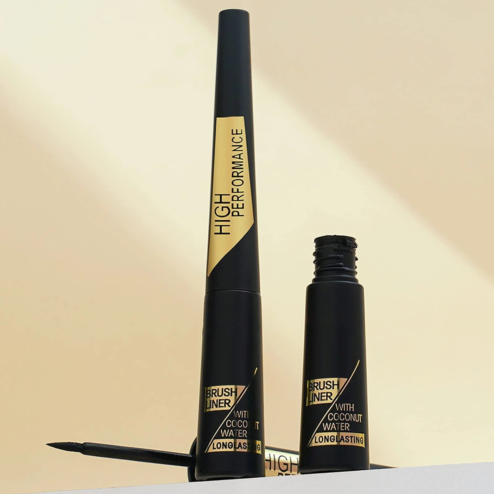 Підводка Elegant Insanely Tattooed Рідка Підводка для очей з аплікатором, пігментована, водостійка 5 мл Чорний, фото №3 Підводка Elegant Insanely Tattooed Рідка Підводка для очей з аплікатором, пігментована, водостійка 5 мл Чорний, фото №3