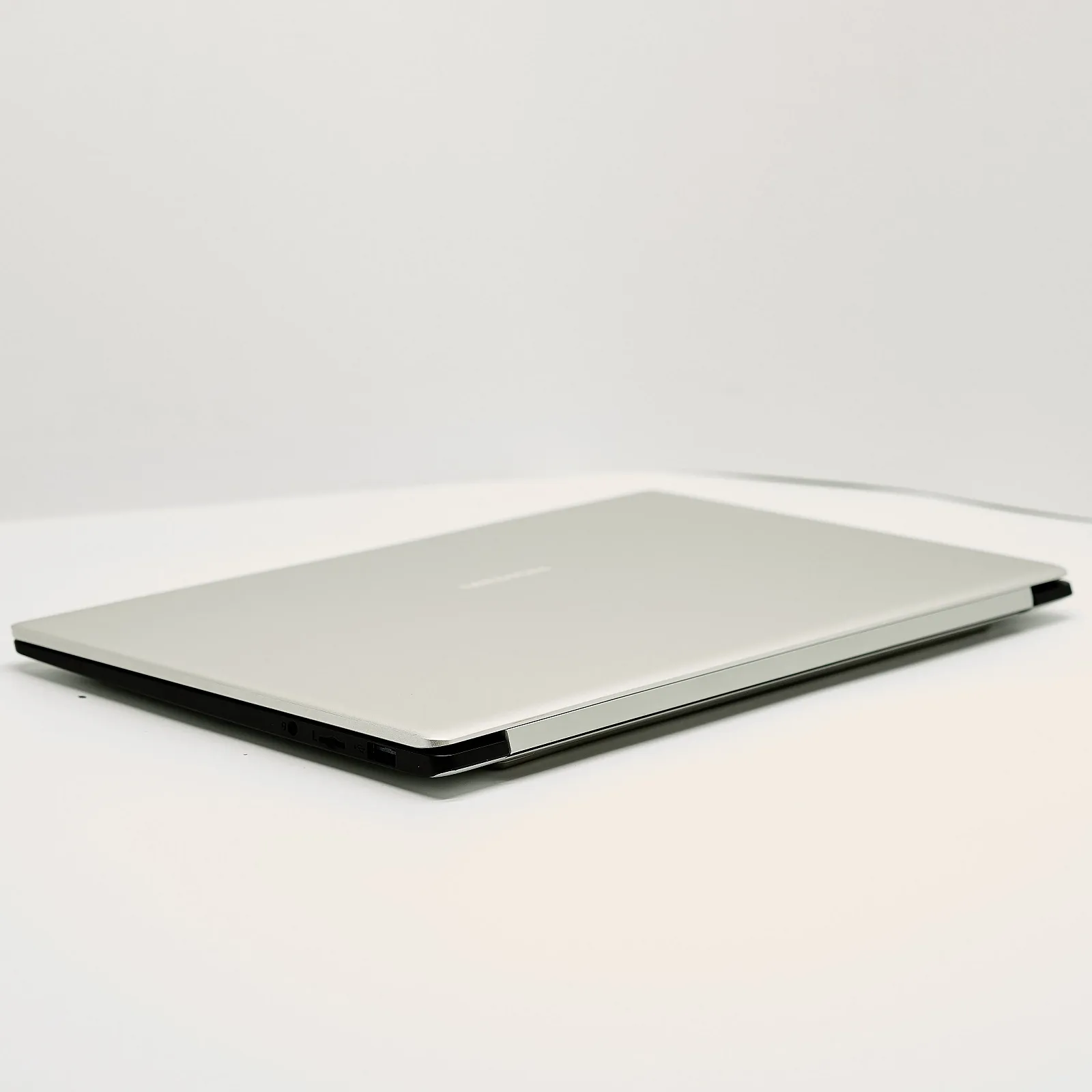 Ноутбук 14" Medion (Lenovo Group) Akoya E4251 | Intel Celeron | IPS (1920x1080) FullHD | RAM DDR4 4 ГБ | SSD M2 128 ГБ | Металевий корпус | Ультрабук | АКБ до 8 годин | Win10 (4729), фото №9