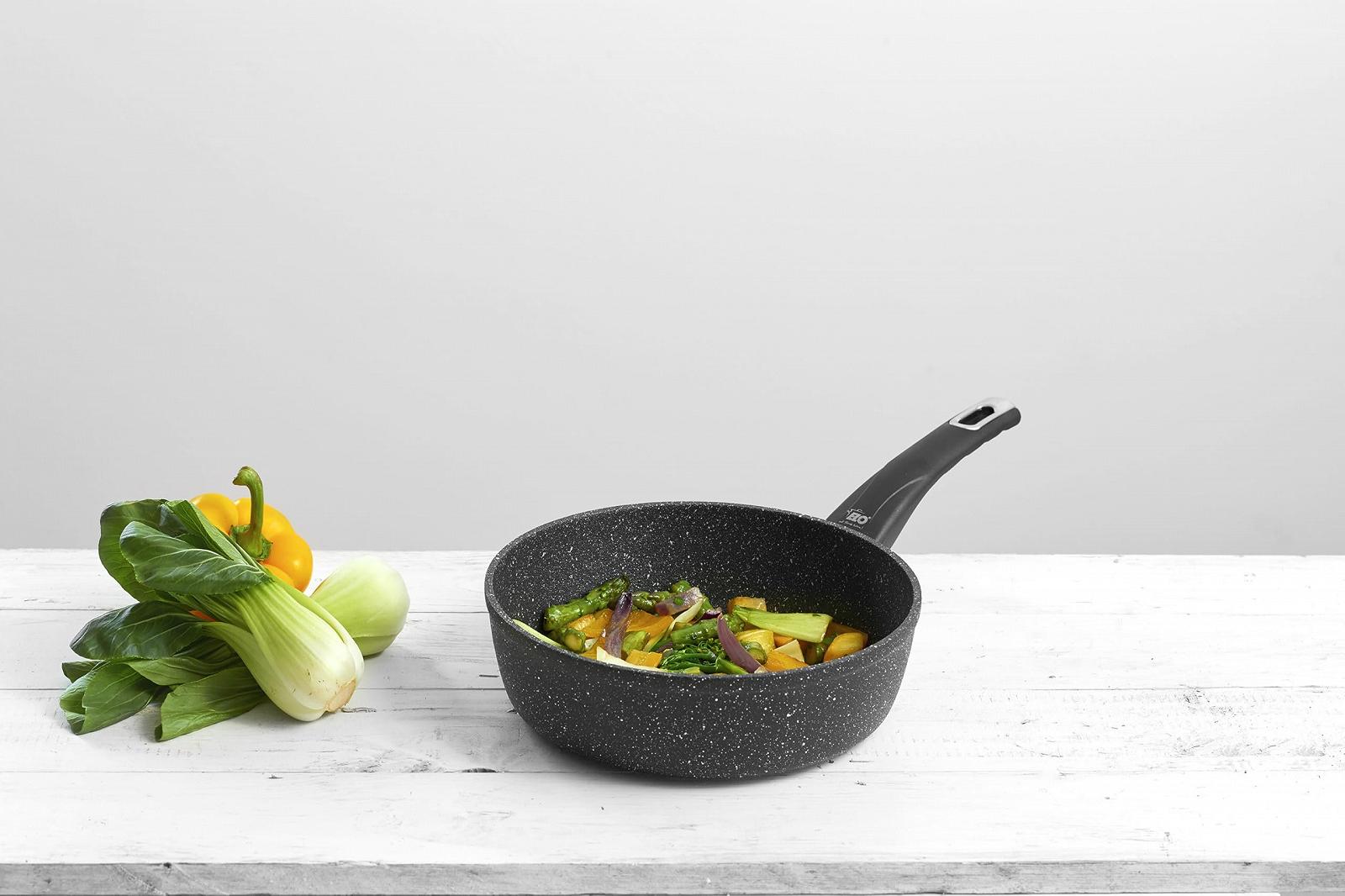 Сковорода для соте Granite Evolution 24 см, Микроячеистая структура, профессиональное антипригарное покрытие ELODUR, подходит для индукционных плит, черная, фото №8 Сковорода для соте Granite Evolution 24 см, Микроячеистая структура, профессиональное антипригарное покрытие ELODUR, подходит для индукционных плит, черная, фото №8