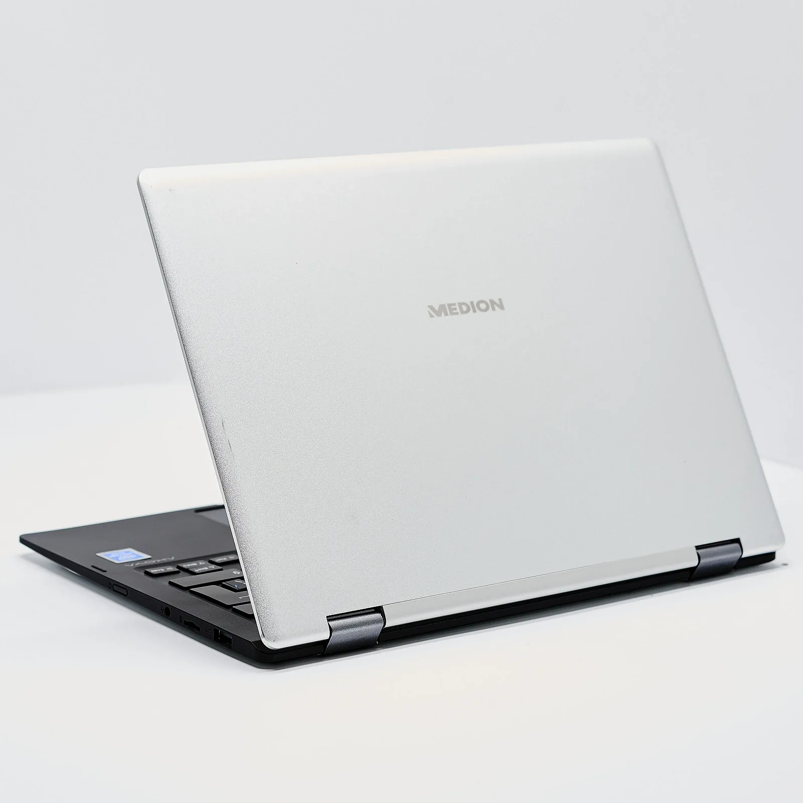 Ноутбук-планешт 11.6" Medion (Lenovo Group) E2292 Intel Pentium RAM 4 ГБ eMMc 64 ГБ Intel Graphics Метал, фото №5