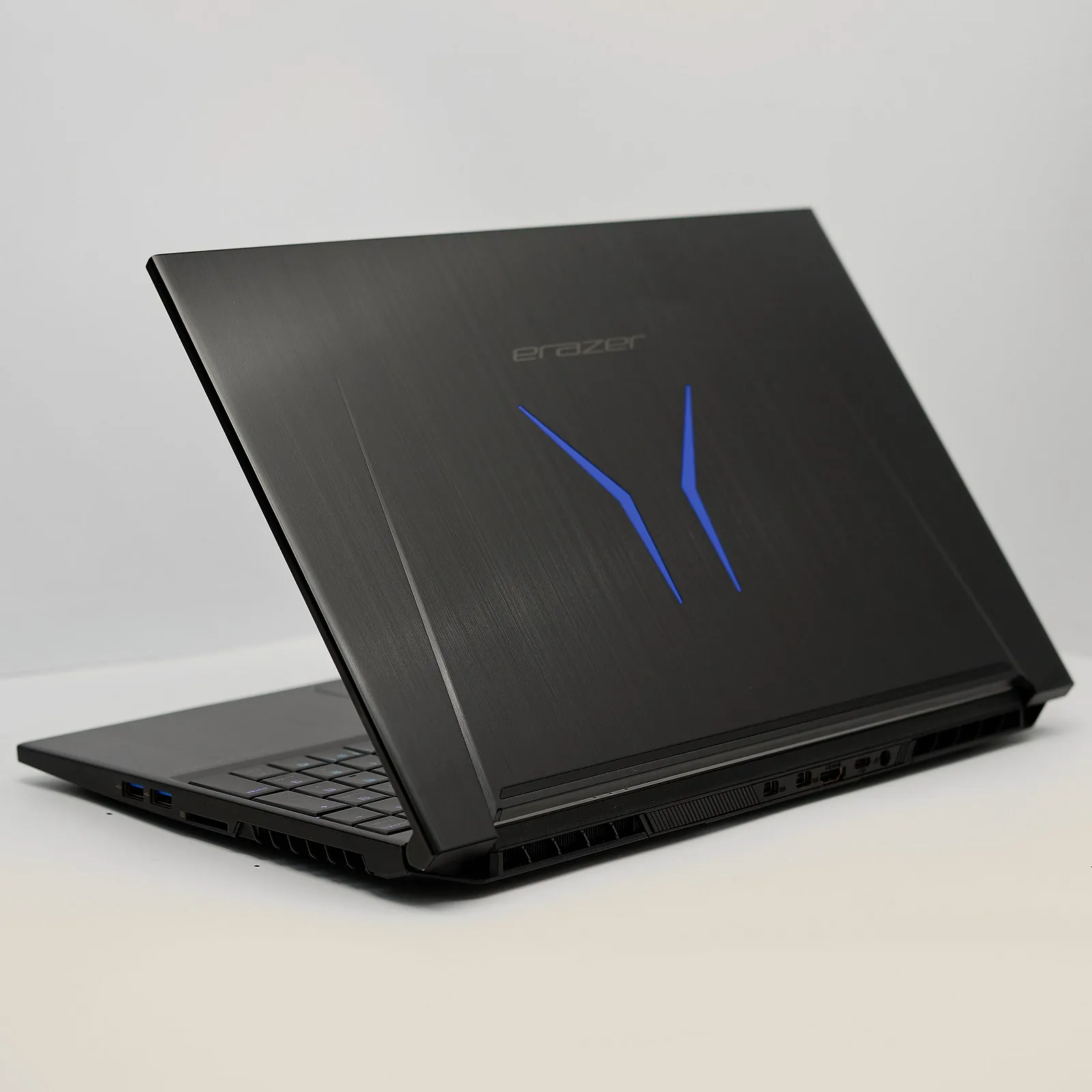 Ноутбук 15,6" Medion (Lenovo Group) Erazer X15805 | Intel Core i7-8750H | RAM 16 ГБ | IPS (1920x1080) Full HD | SSD 512 ГБ | HDD 1 ТБ | Nvidia GeForce RTX 2070 with Max-Q Desing, 8 ГБ | металевий корпус | Win10 б/в (5062), фото №2