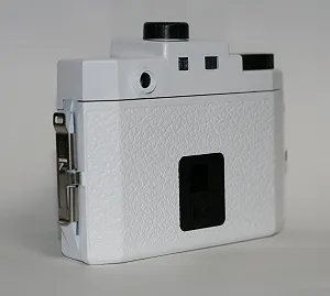 Фотокамера Holga 120 Glass Lens з кольоровим спалахом Біла synthetic.ua - Фото 1