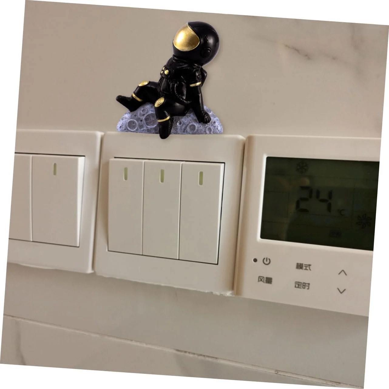 Наклейка на выключатель Yardenfun 1 шт. Астронавт 3D из натуральной смолы, фото №5