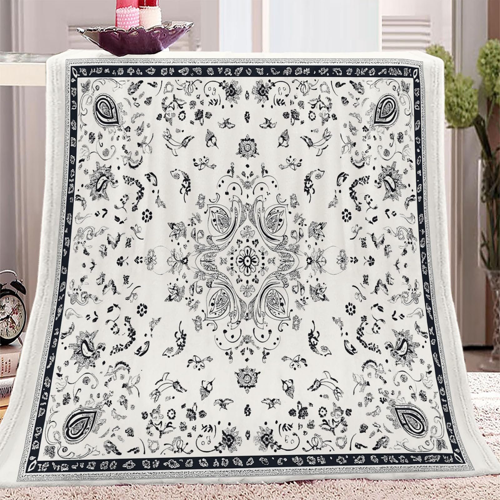 Фланелева Покривало Paisley Bandana Flowers 3D Printed Чорно-білий 180 x 220 см, фото №1 Фланелева Покривало Paisley Bandana Flowers 3D Printed Чорно-білий 180 x 220 см, фото №1