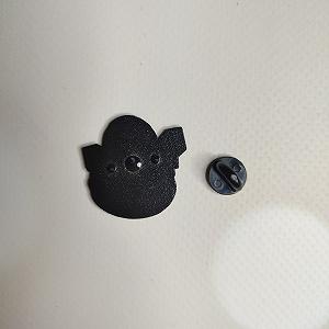 Металлический значок пин Утка с оружием Агент 007 synthetic.ua - Фото 1