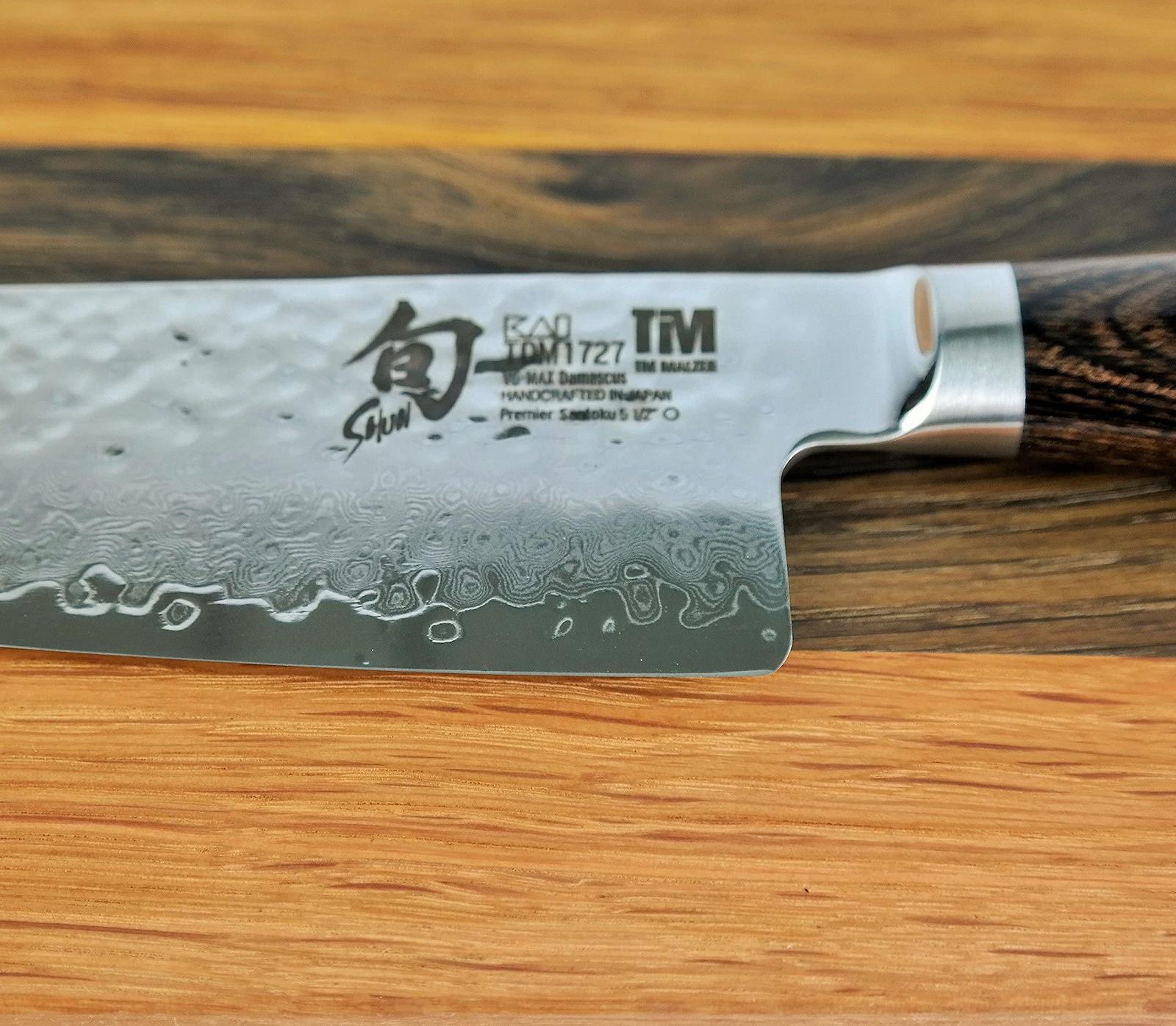 Набір: Сантоку KAI Shun Premier Tim Mälzer TDM-1702, 21 см + Сантоку TDM-1727, 14 см + Велика обробна дошка 40 x 30 см з винної бочки, фото №5
