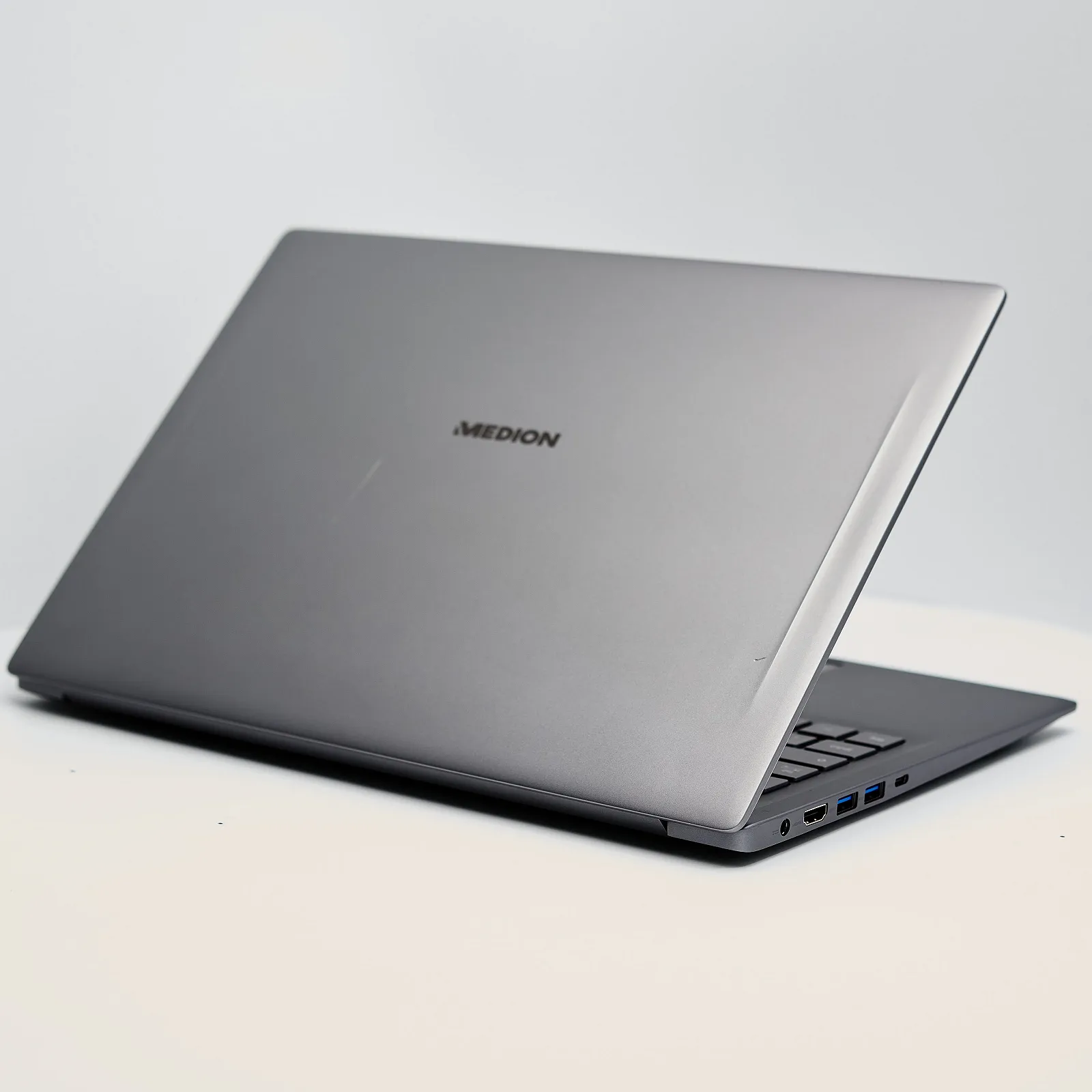 Ноутбук 15.6'' Medion (Lenovo Group) Akoya S6445 | Intel Core i3-8145U | IPS (1920x1080) FullHD | RAM DDR4 8 ГБ | SSD 256 ГБ | Intel UHD Graphics 620 | Металевий корпус | Win10 (5018), фото №5