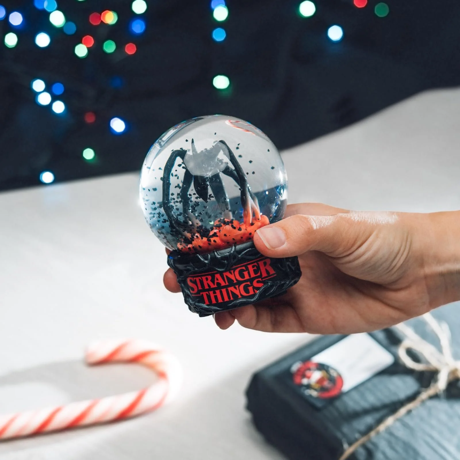 Снежный шар Stranger Things Рождественский декоративный предмет 8 x 10 x 8 см, фото №6