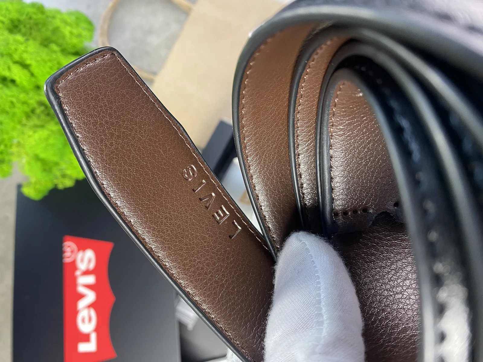 Подарунковий набір зі шкіряним ремнем Levis і двома змінними пряжками Левіс, фото №11 Подарунковий набір зі шкіряним ремнем Levis і двома змінними пряжками Левіс, фото №11