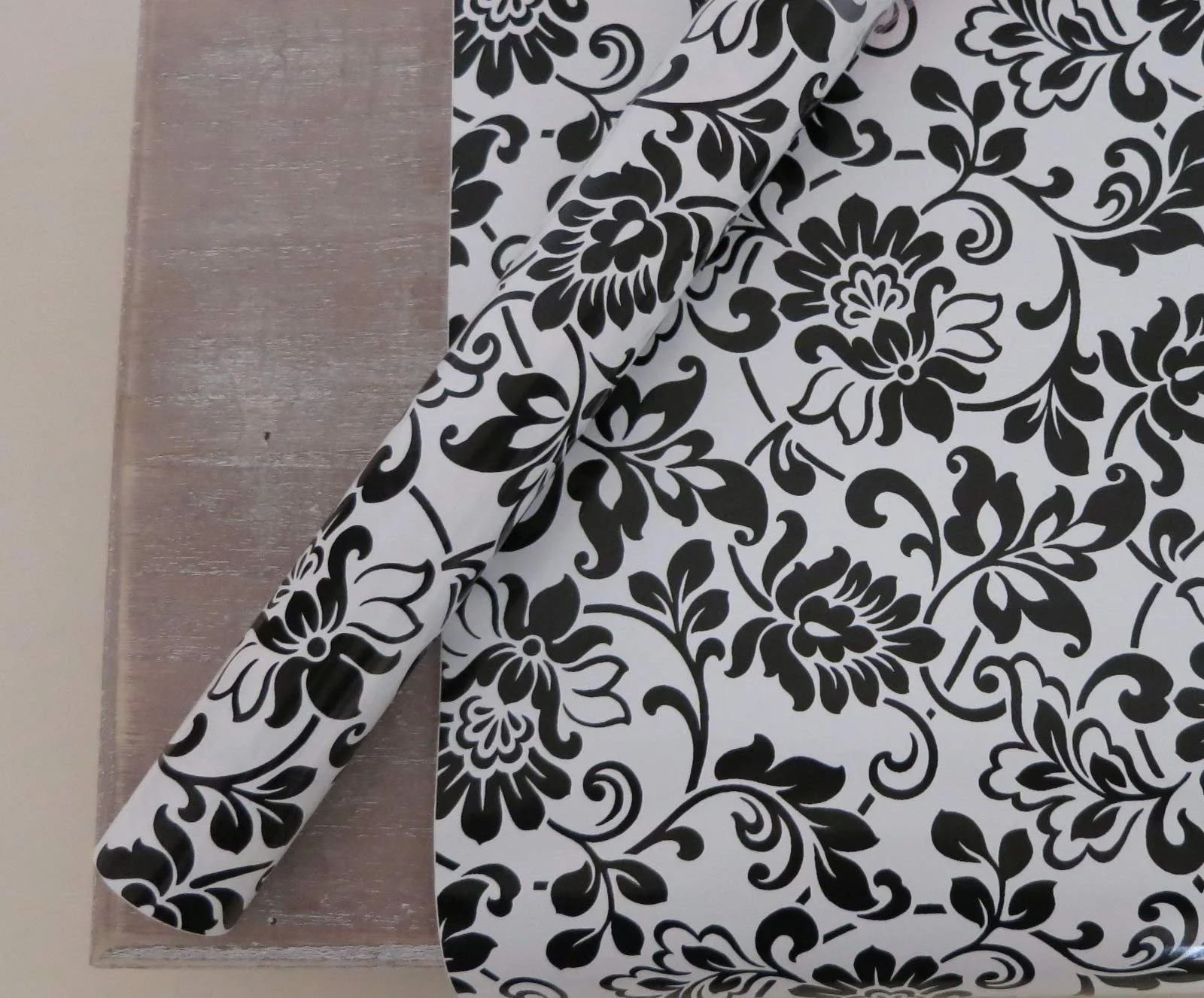 Плівка самоклейна Fablon Heritage Black & White 45 см x 2 м рулон, фото №5 Плівка самоклейна Fablon Heritage Black & White 45 см x 2 м рулон, фото №5