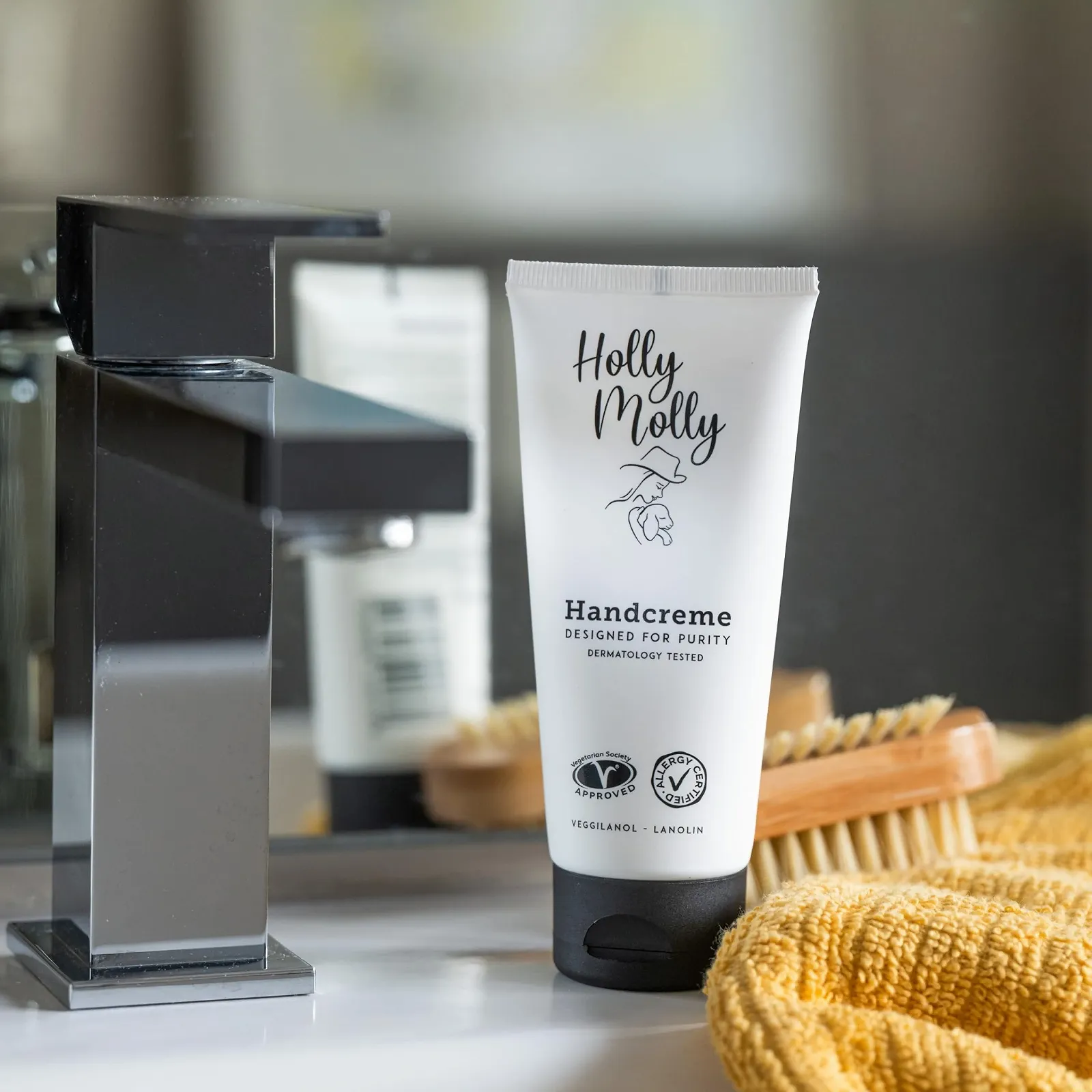 Крем для рук HOLLY MOLLY Інтенсивний догляд для потрісканих та сухих рук 100 мл Без запаху З сертифікованим золотим ланоліном Для чутливої та схильної до алергії шкіри, фото №4