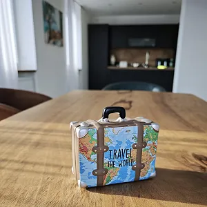 Скарбничка керамічна Валіза для подорожей прямокутна із замком та ключем synthetic.ua - Фото 1