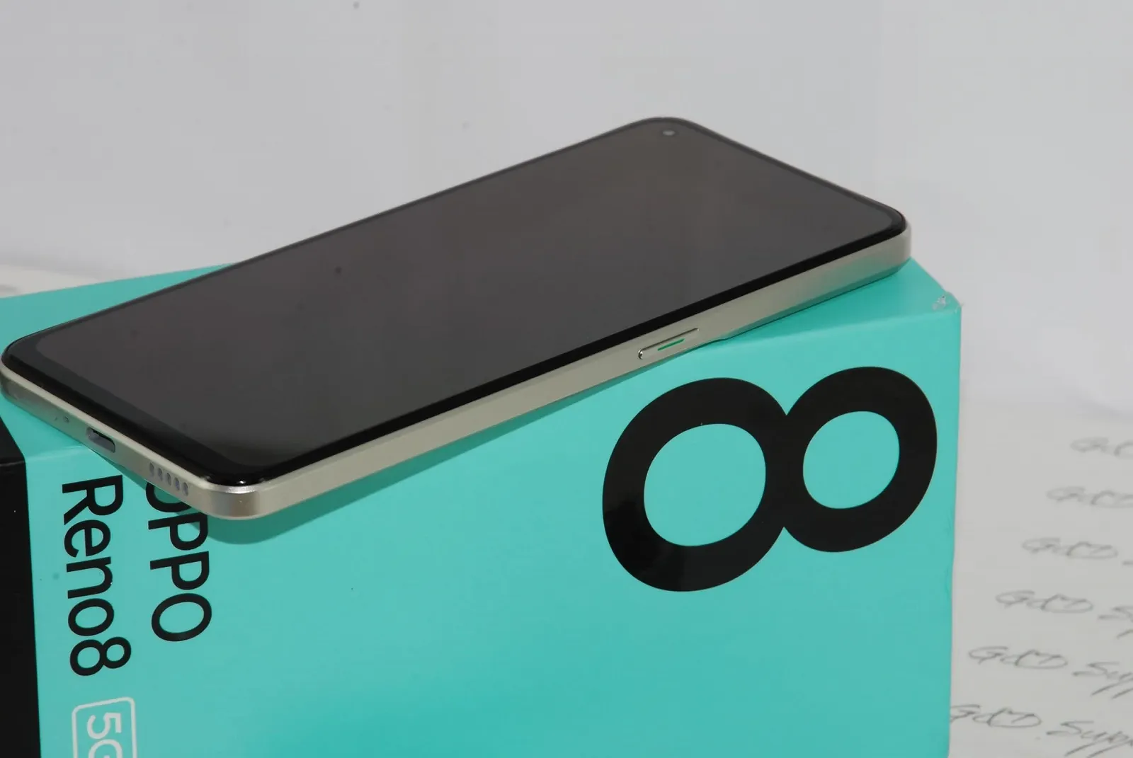 Смартфон OPPO Reno8 5G 6.4" 90Hz AMOLED 8/256GB 50MP Dimensity 1300 4500mAh 80W Shimmer Gold, фото №3