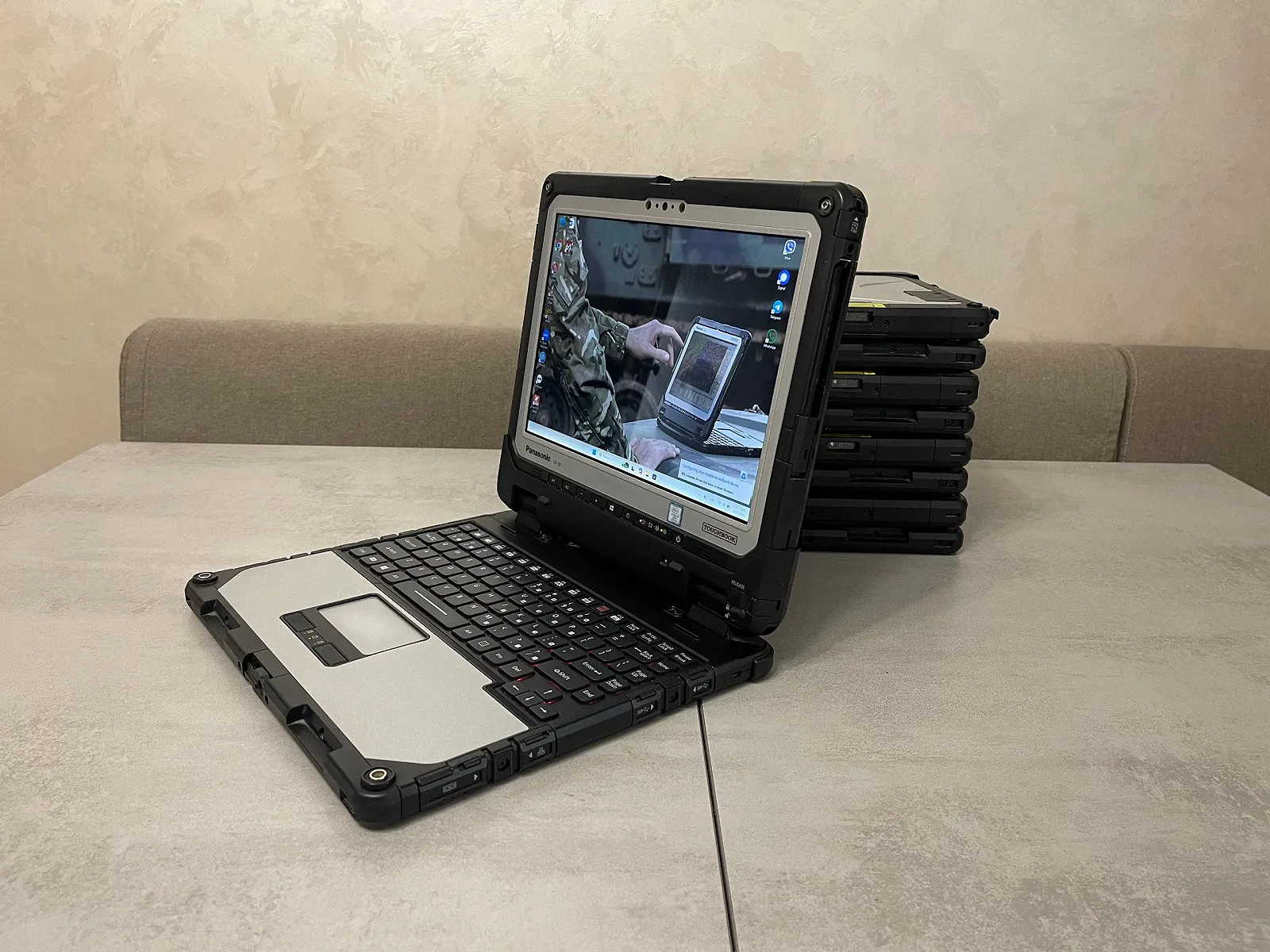 Захищений ноутбук-планшет Panasonic Toughbook CF-33, 12", i7-7600U, 16GB, 500GB, 4G LTE, фото №2