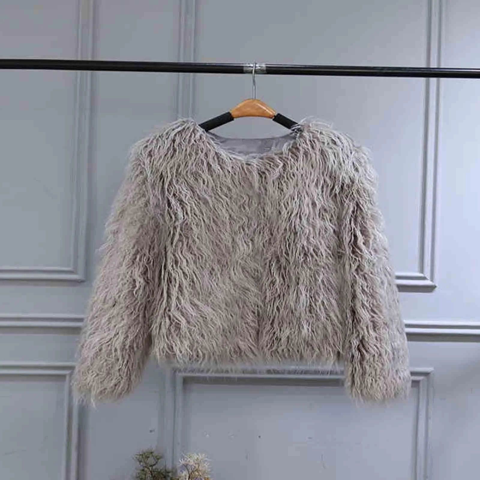 Женская короткая шуба из искусственного меха, фото №3 Женская короткая шуба из искусственного меха, фото №3