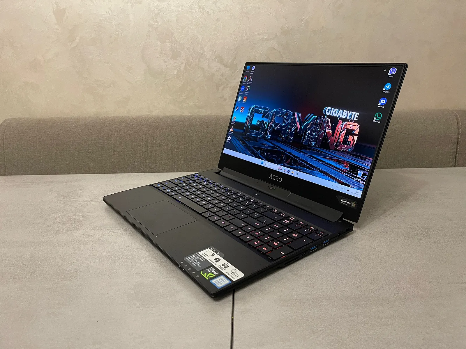 Ігровий ноутбук Gigabyte Aero 15XV8, 15,6" 4K IPS, i7-8750H, 16GB, 512GB, nVidia GeForce GTX 1070 8GB, фото №3