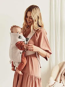 Рюкзак-переноска для новонароджених BabyBjörn Mini / Світло-бежевий synthetic.ua - Фото 1