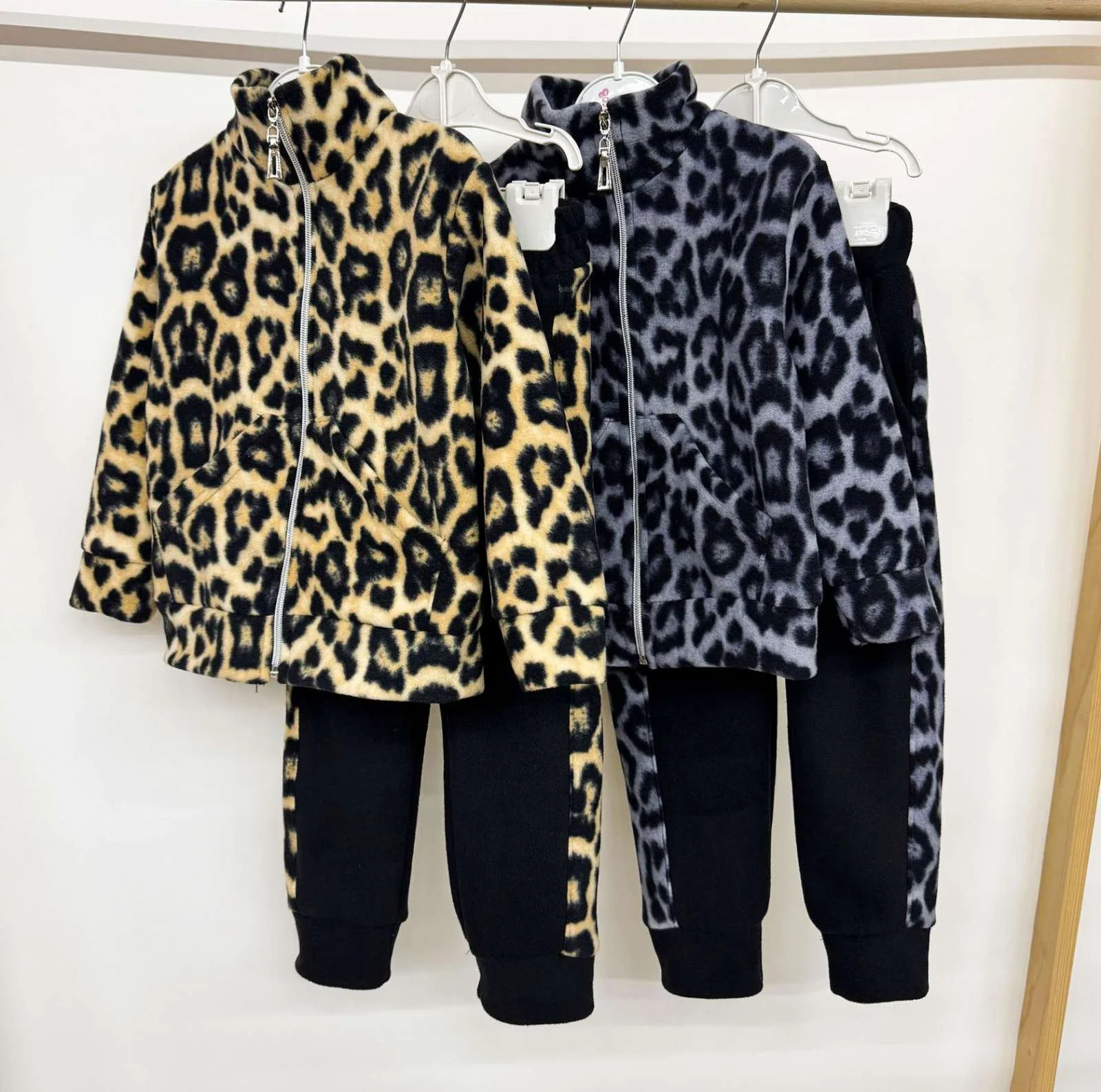 Теплий флісовий костюм леопард від 98 до 146 см лео фліс, фото №1